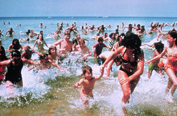 JAWS_1975_Bathers-running-to-shore_5.jpg