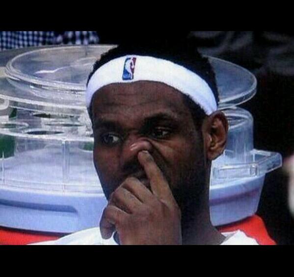 lebron-picking-his-nose.jpg