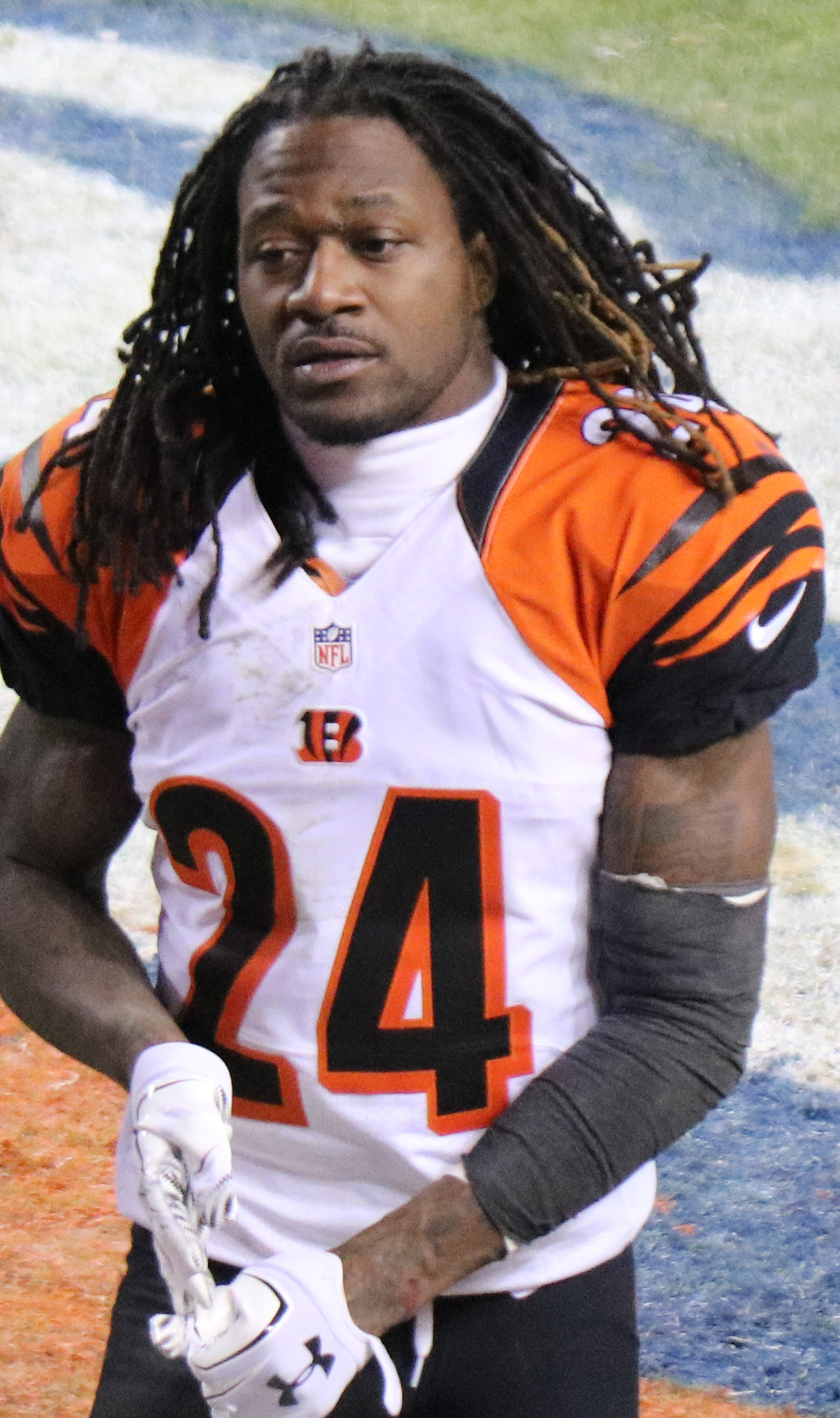 Adam_Jones_%28American_football%29.JPG